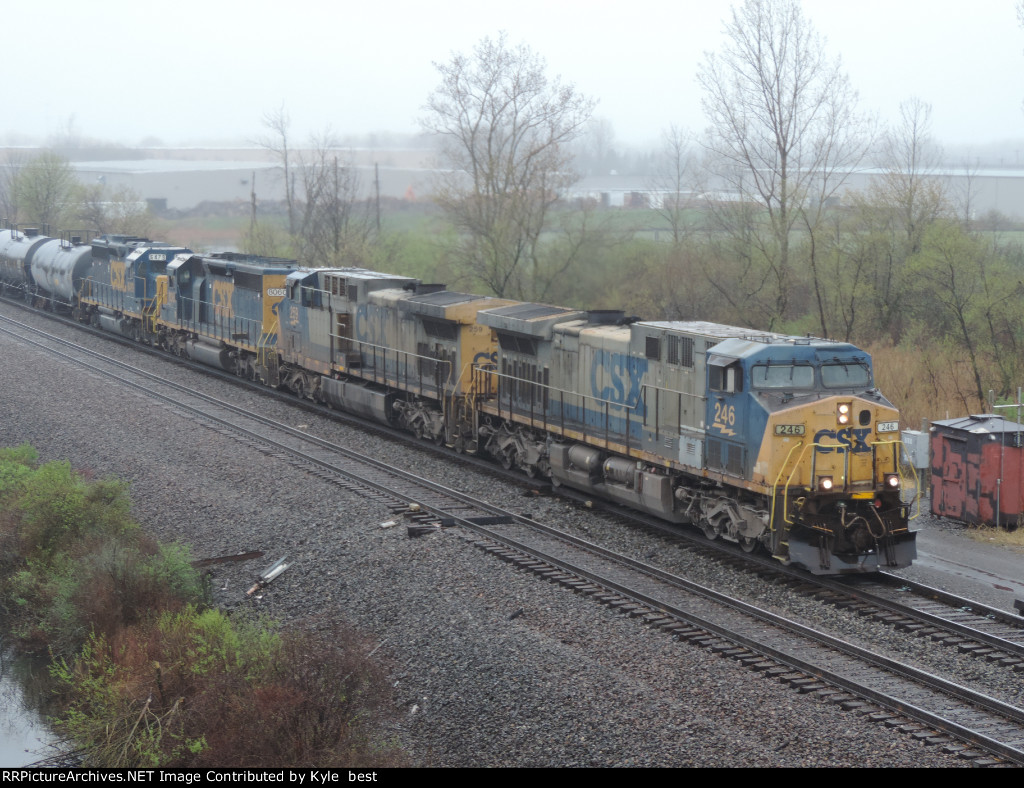 CSX 246 on Q560